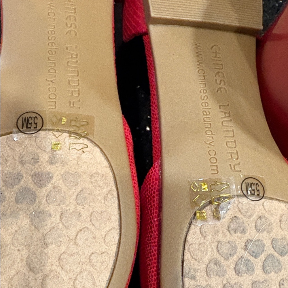Chinese Laundry Vibrant Red Pointed Flats - Picture 5 of 6